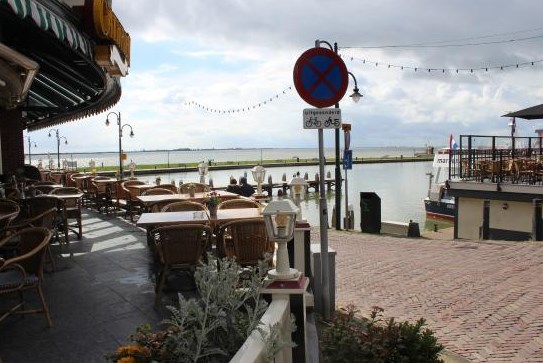 cafe pelabuhan amrina