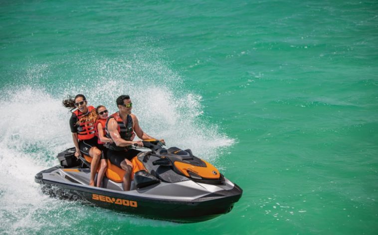 main jetski pelabuhan marina