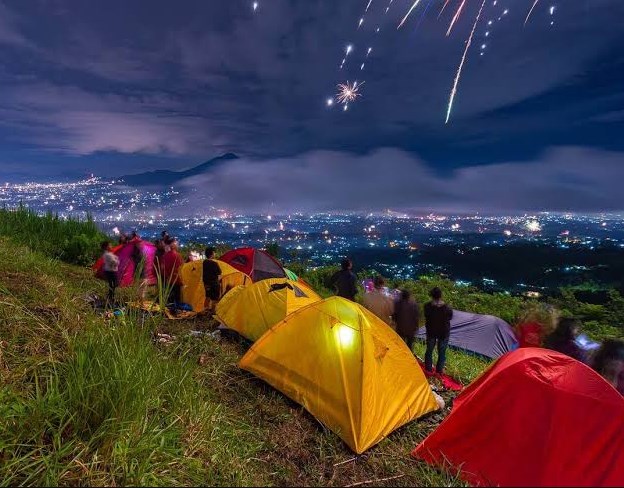 Objek Wisata Bukit Alesano Bogor, Spot Unik Dengan Lampu-Lampu Kota Di Malam Hari - Cerita Wisata
