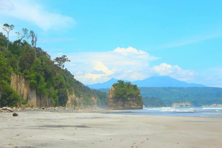 pantai manula