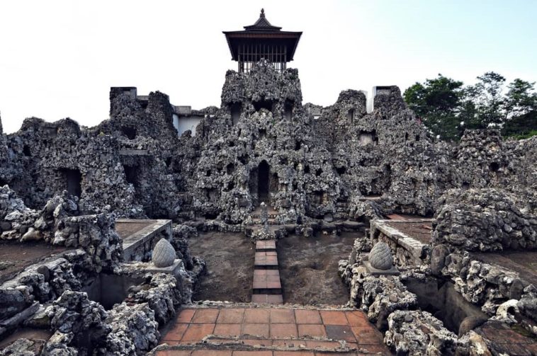 Taman Sari Goa Sunyaragi