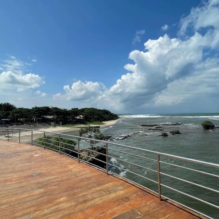 Pantai Sayang Heulang