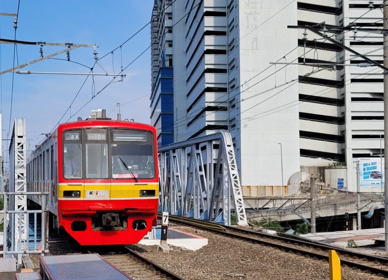 jadwal kereta commuter line jatinegara